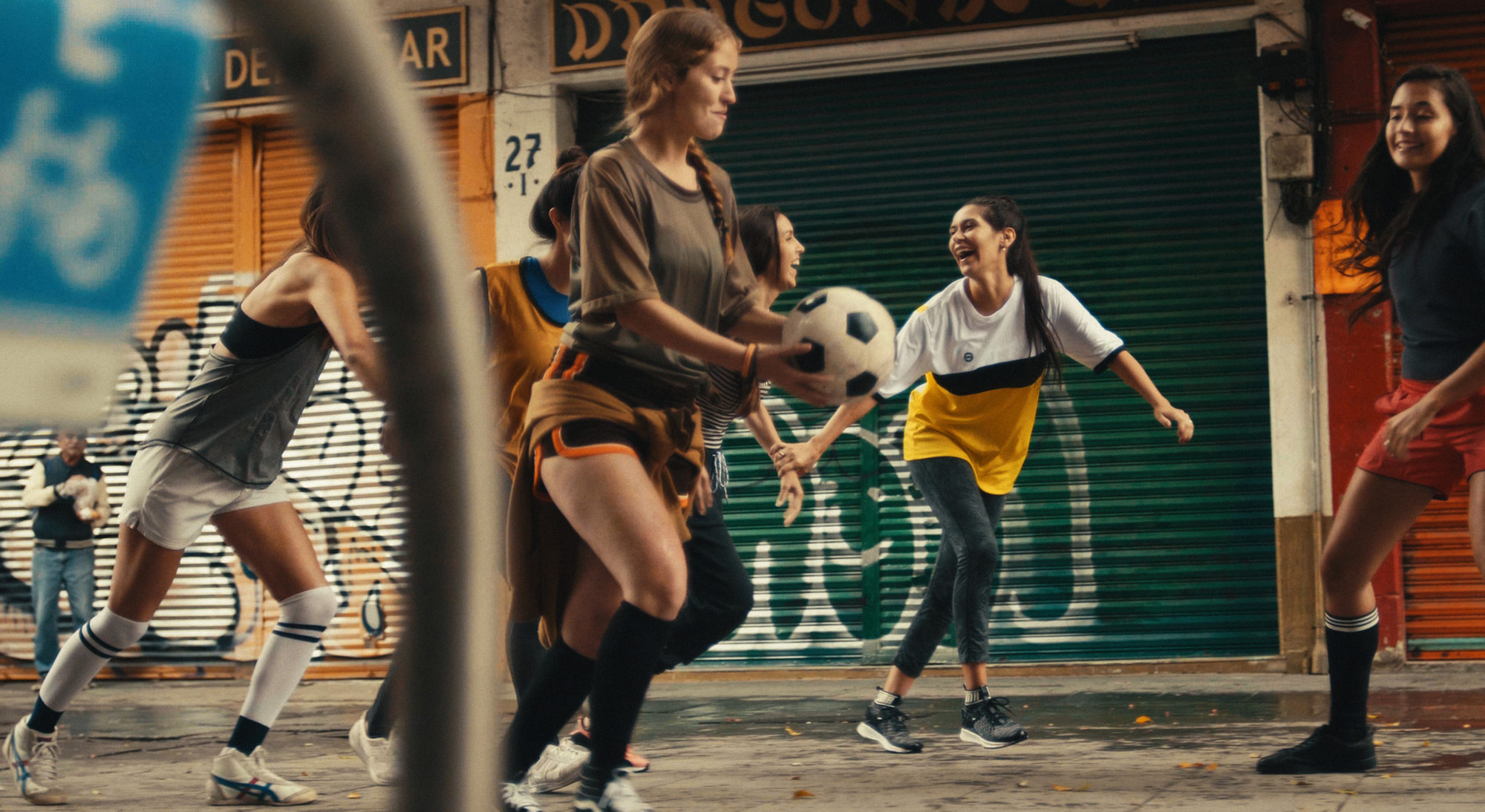 DaVinci Resolve Studio为科罗娜(Corona)啤酒广告剪出活力